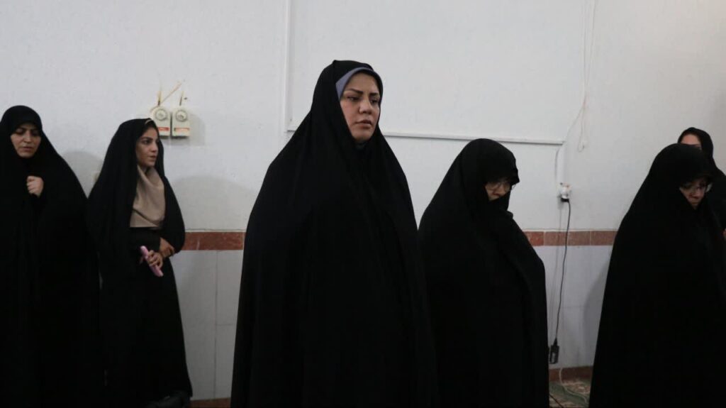 همزمان با آغاز سال تحصیلی و بازگشایی مدارس، مراسم طنین گلبانگ توحید در استان یزد برگزار شد