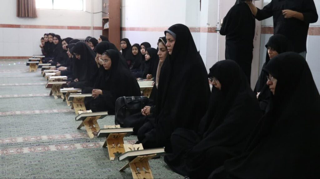 همزمان با آغاز سال تحصیلی و بازگشایی مدارس، مراسم طنین گلبانگ توحید در استان یزد برگزار شد