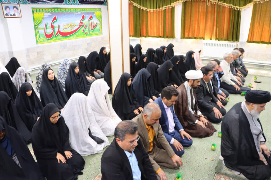 همزمان با آغاز سال تحصیلی و بازگشایی مدارس، مراسم طنین گلبانگ توحید در استان یزد برگزار شد