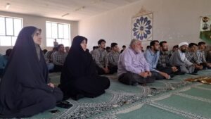 حضور مدیر ستاد اقامه نماز استان در جمع دانش آموزان خوروبیابانک اصفهان