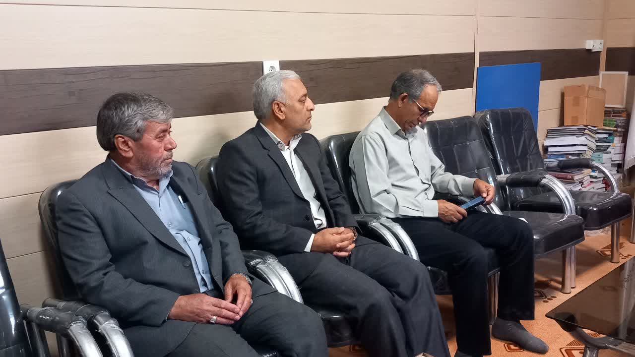 مدیرکل هواشناسی استان ایلام با مدیر ستاد اقامه نماز استان دیدار کرد/ تأکید بر نقش نماز در افزایش بهرهوری و روحیه سازمانی کارکنان