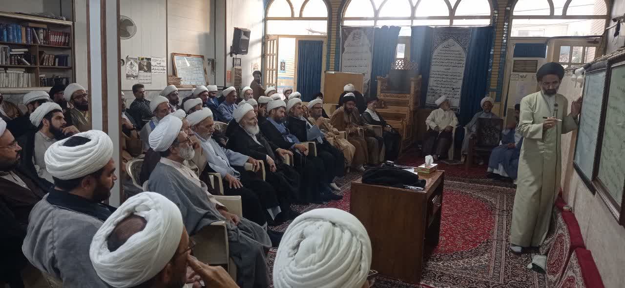 منظم بودن و اقامه نماز بوقت از مهمترین خصائص امام جماعت تراز است