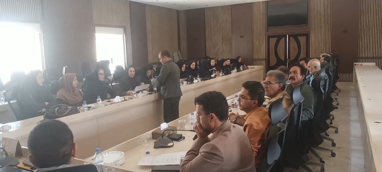 جلسه هماهنگی و توجیهی آموزشی مدیران مدارس متوسطه اول ناحیه ۲ سنندج برگزار شد