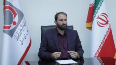 لی سوری مدیرکل انتقال خون استان لرستان در حال سخنرانی پیرامون فرهنگ نماز