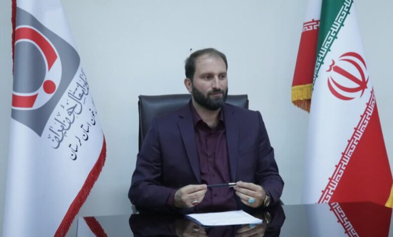 لی سوری مدیرکل انتقال خون استان لرستان در حال سخنرانی پیرامون فرهنگ نماز