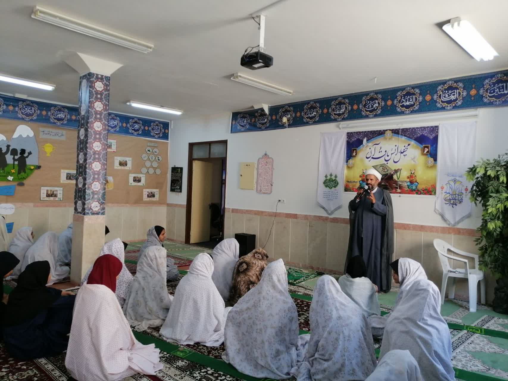 زنگ نماز در دبیرستان دخترانه ام البنین (س) بیرجند نواخته شد