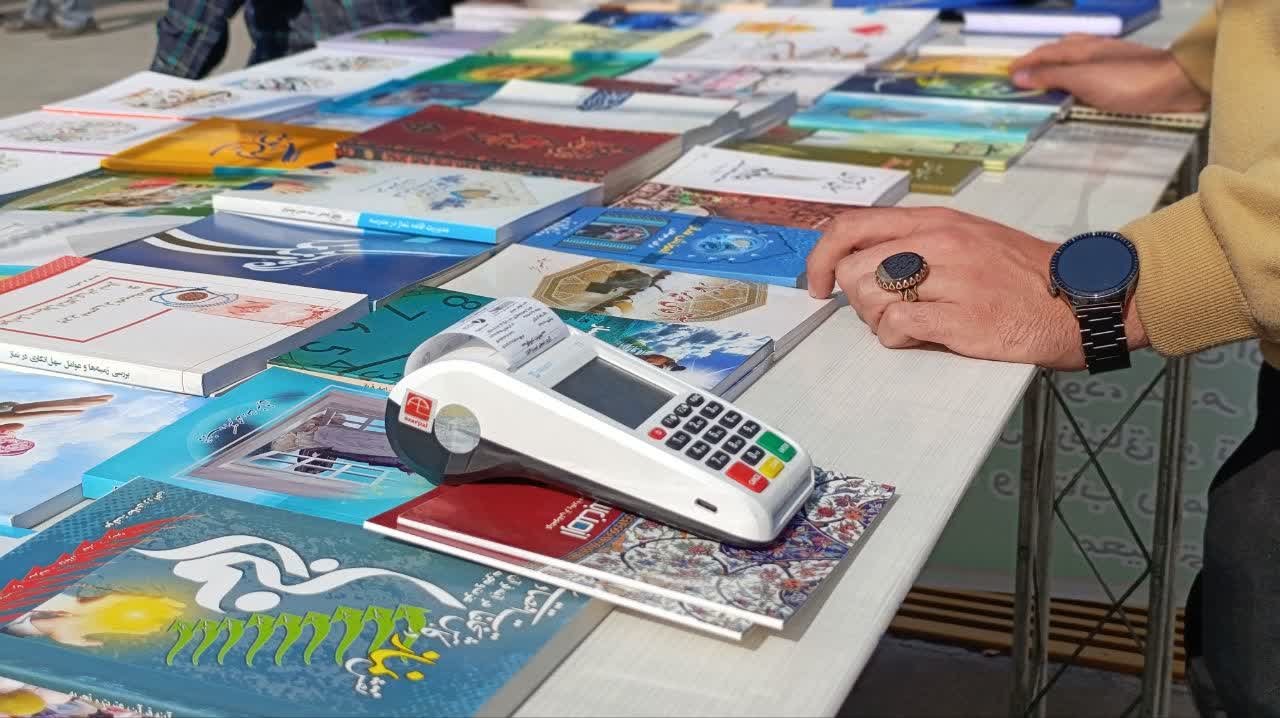 دومین نمایشگاه کتاب نماز در مصلی اعظم تبریز برگزار شد