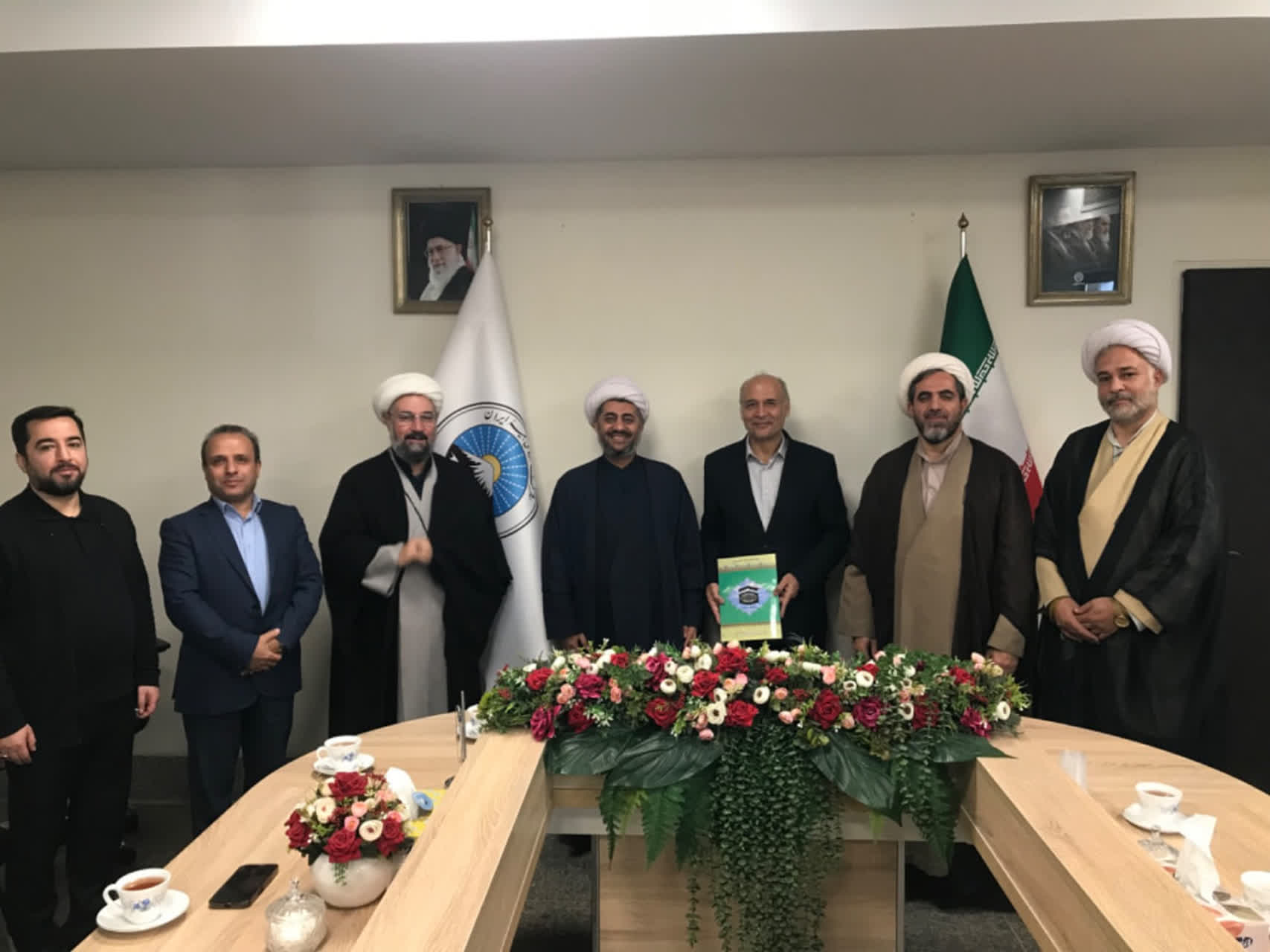 تفاهمنامه همکاری ستاد اقامه نماز و بیمه ایران آذربایجان شرقی با هدف توسعه فرهنگ نما