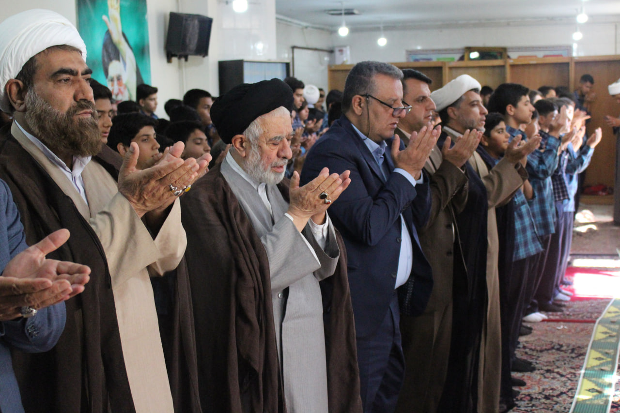بر همت بلند، تلاش و رشد علمی و معنوی دانشآموزان در مراسم کاروان نماز