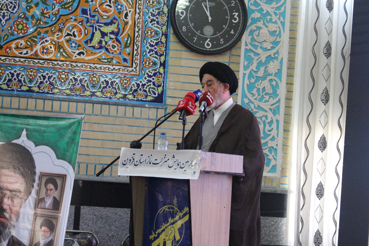 چهارمین همایش منزلت نماز نیروهای مسلح استان قزوین در تاکستان برگزار شد
