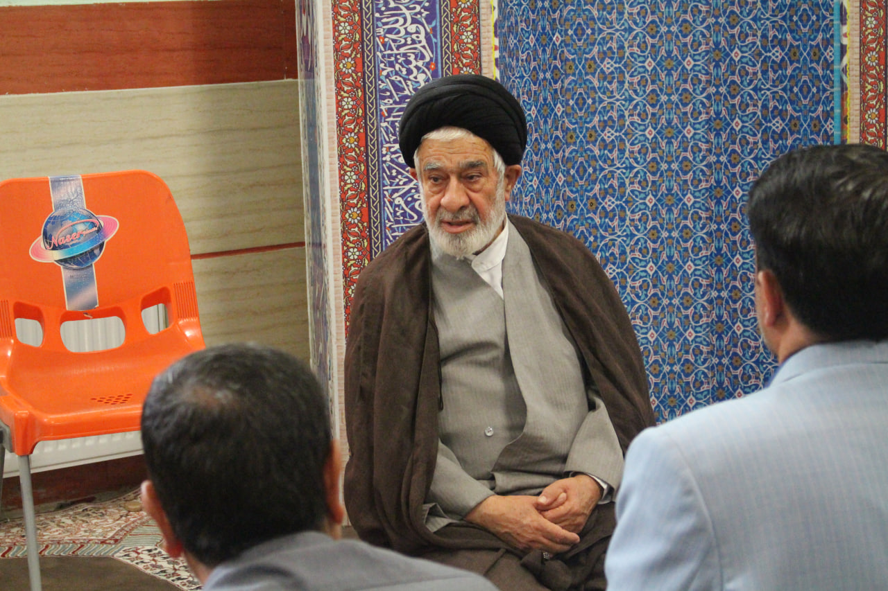 زنگ نماز در دبیرستان ابوطالب تقوی قزوین برگزار شد