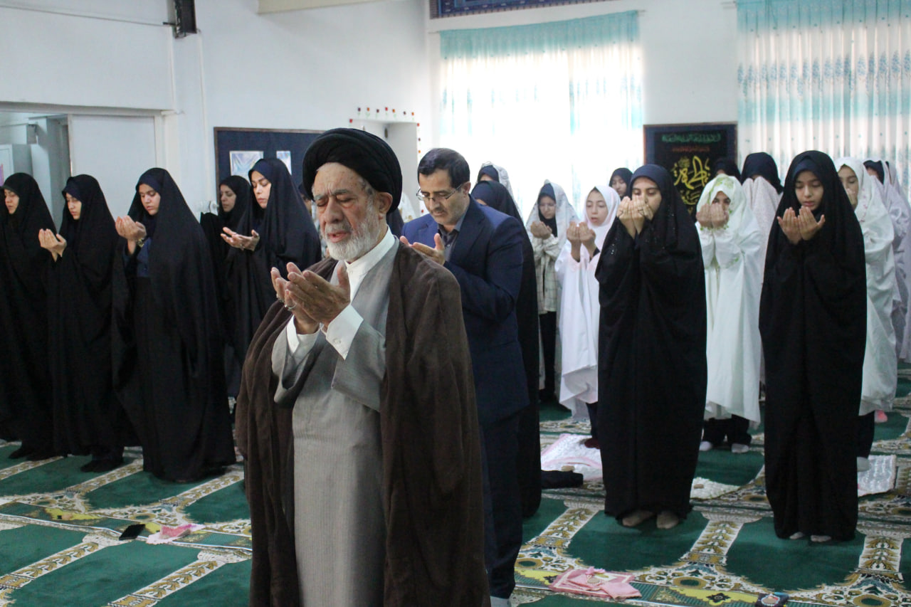 زنگ نماز در دبیرستان فاطمه‌الزهرا (س) قزوین برگزار شد