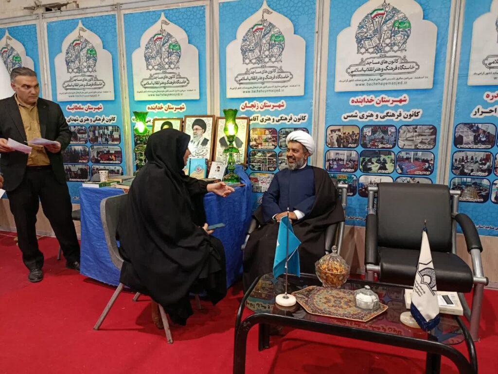 بازدید مدیر ستاد اقامه نماز از نمایشگاه بین المللی کتاب کاسپین