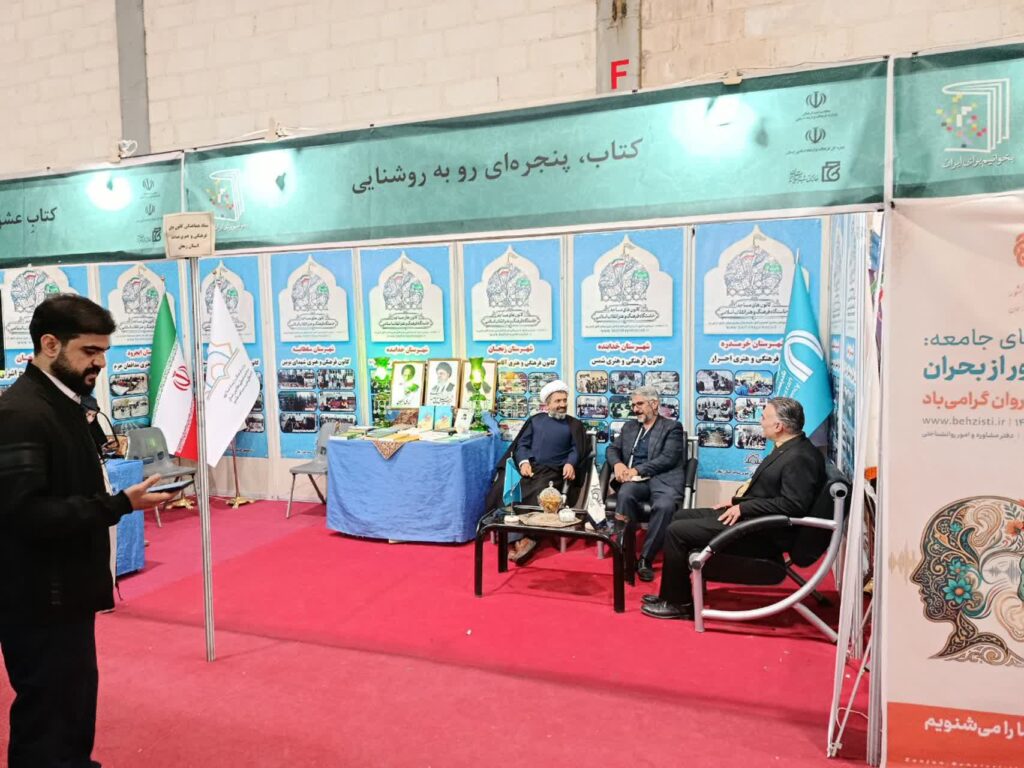 بازدید مدیر ستاد اقامه نماز از نمایشگاه بین المللی کتاب کاسپین