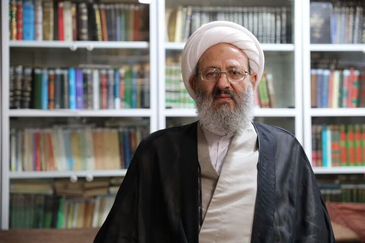 نماز در نگاه رهبر شهید فرآیندِ تبدیلِ «مردم» به «امت» را تکمیل میکند