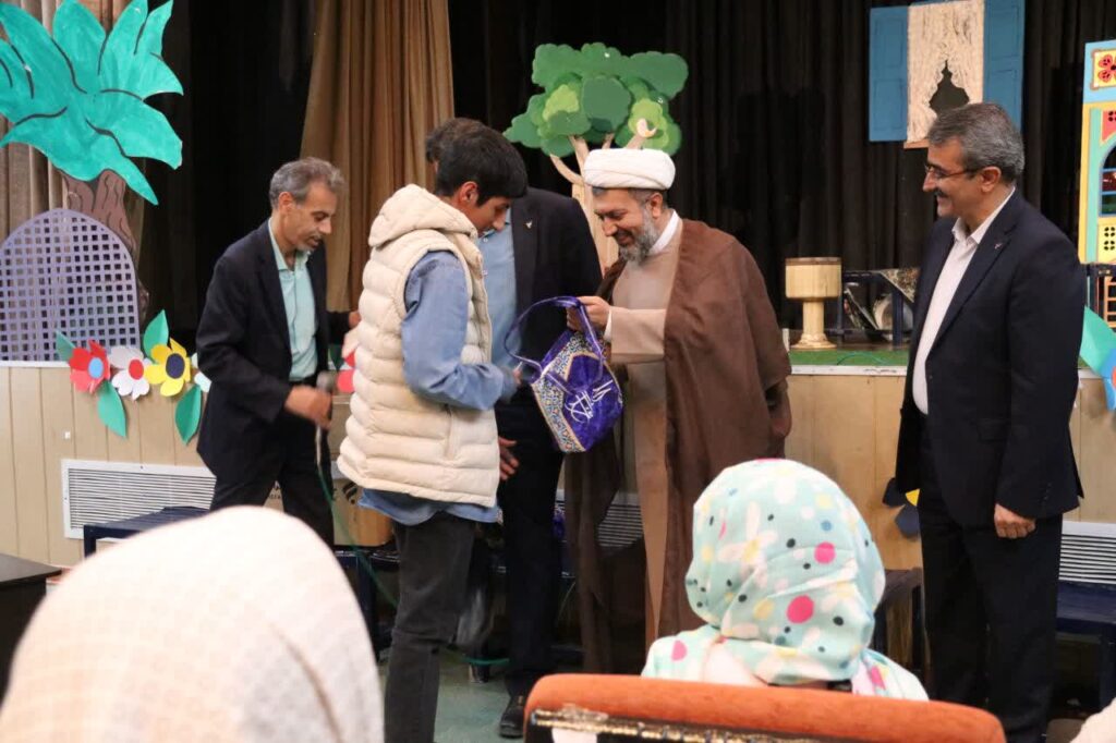 جشن تکلیف فرزندان کارکنان بانک رفاه زنجان با برنامه‌های شاد و آموزشی برگزار شد