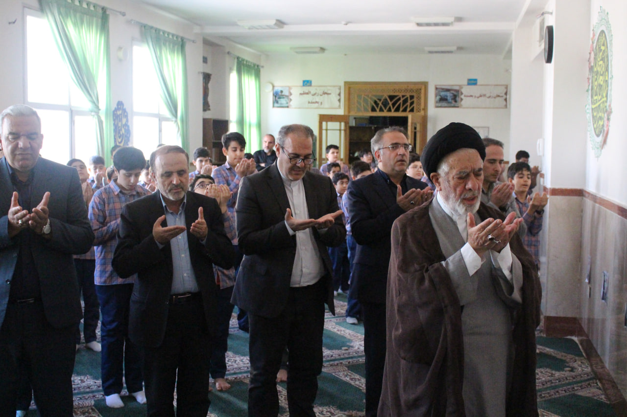 زنگ نماز در دبستان پسرانه نجاتیه قزوین برگزار شد