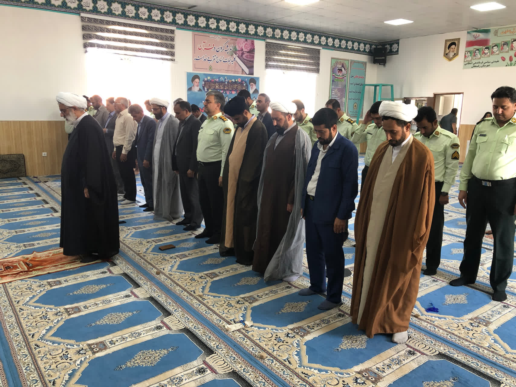 اقامه نماز وحدت بخش ادارات رفسنجان در مقر فرماندهی انتظامی شهرستان