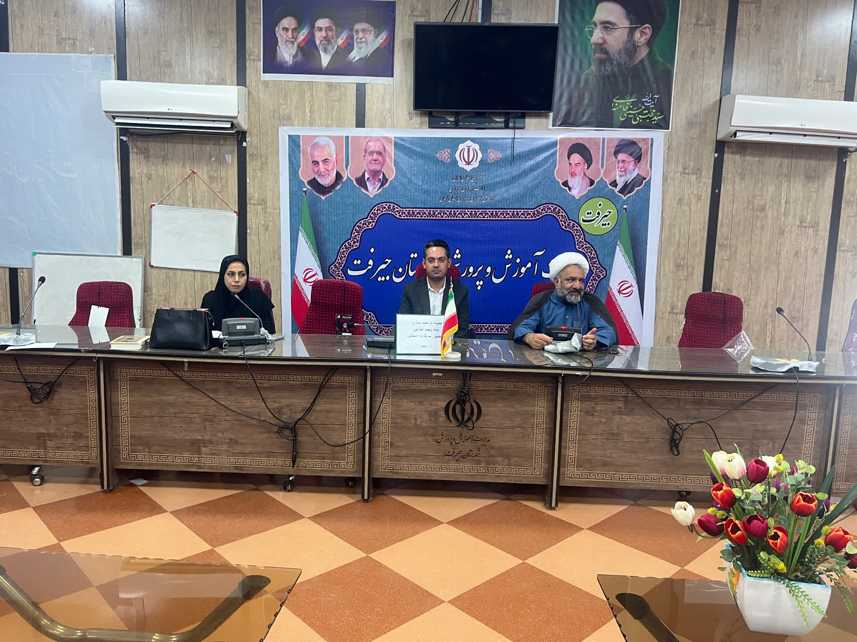 جلسه توجیهی توانمندسازی آموزگاران مدارس ابتدایی در بحث نماز شهرستان جیرفت