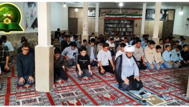 اقامه نماز جماعت ظهر و عصر در مدرسه فاتحان شهرستان دلفان