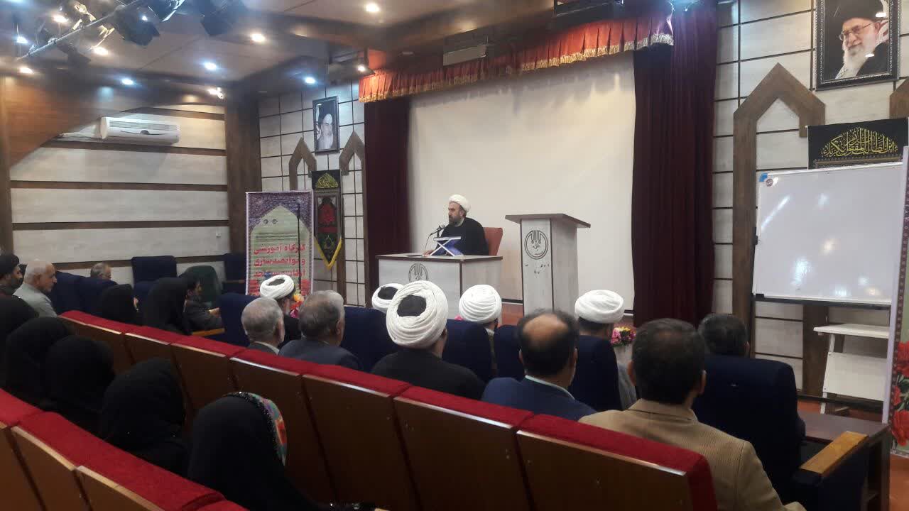 دوره آموزشی توانمندسازی ائمه جماعت دستگاههای اجرایی و اساتید بومی استان ایلام برگزار شد / تأکید بر نماز اول وقت و نقش مدیران در تقویت نماز جماعت ادارات
