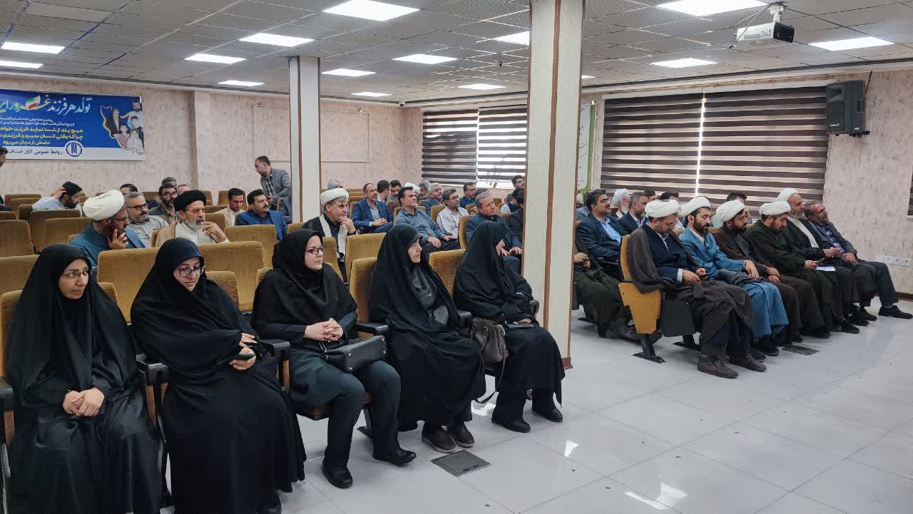 نشست فصلی دبیران اقامه نماز و مهدویت دستگاههای اجرایی استان همدان