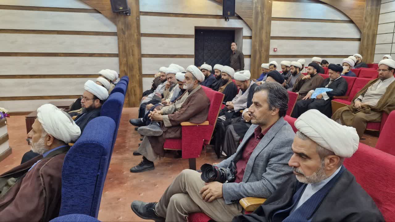مساجد کانون امیدآفرینی و گرهگشایی از مسائل مردم شوند