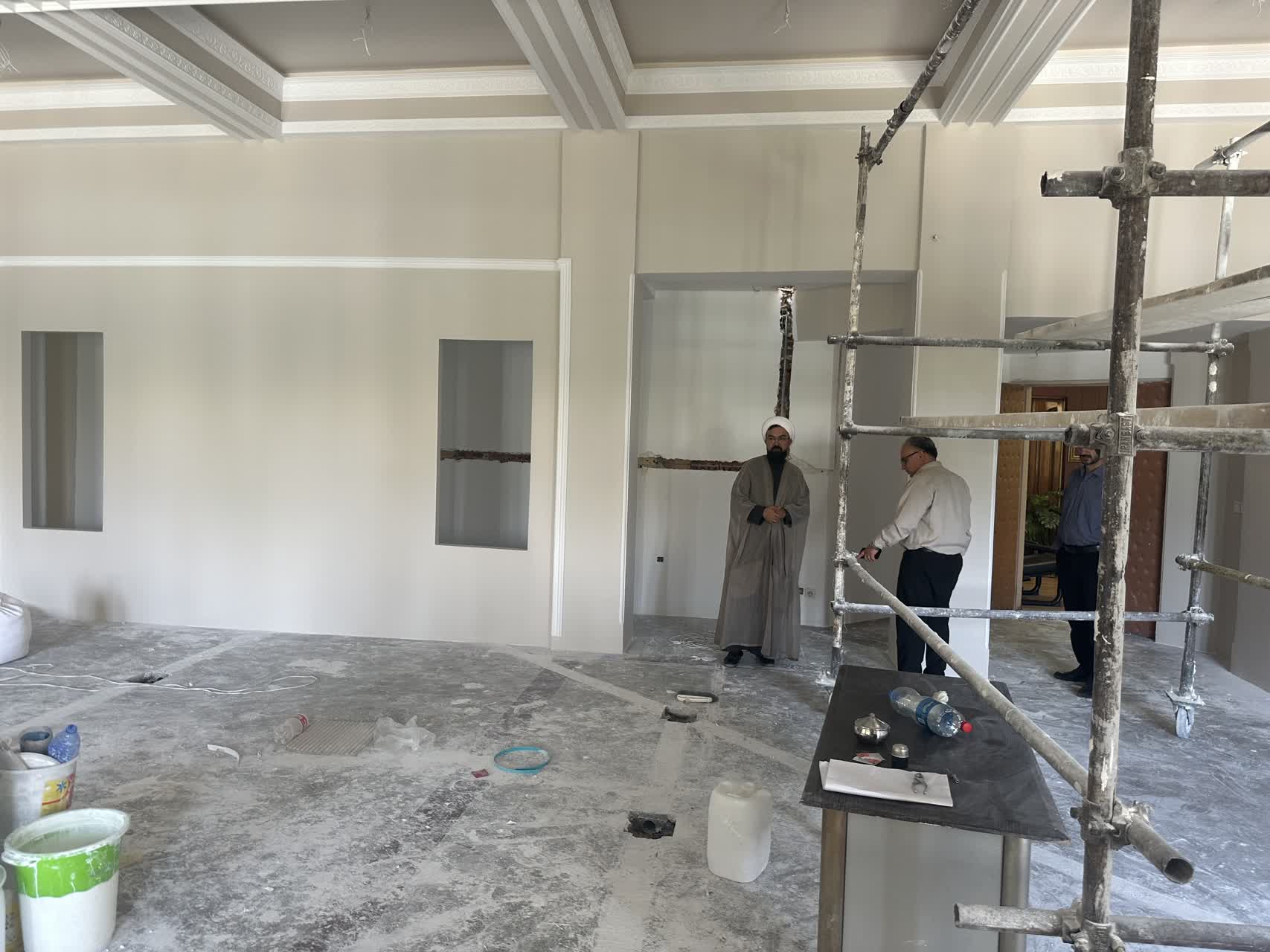 بازدید مدیر ستاد اقامه نماز استان و فرماندار سمنان از روند بازسازی نمازخانه فرمانداری