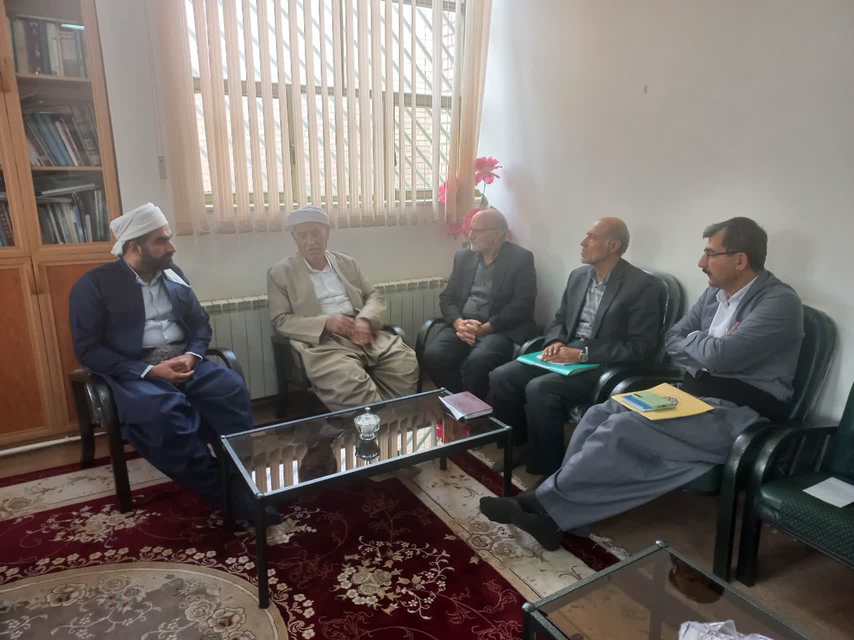 مدیر ستاد اقامه نماز کردستان با امام جمعه سقز دیدار کرد