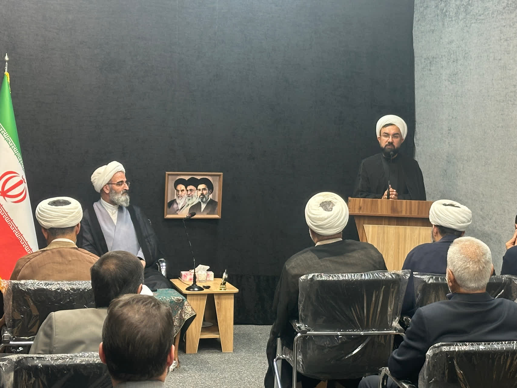 سومین نشست فصلی دبیران شورای اقامه نماز دستگاه های اجرایی استان برگزار شد