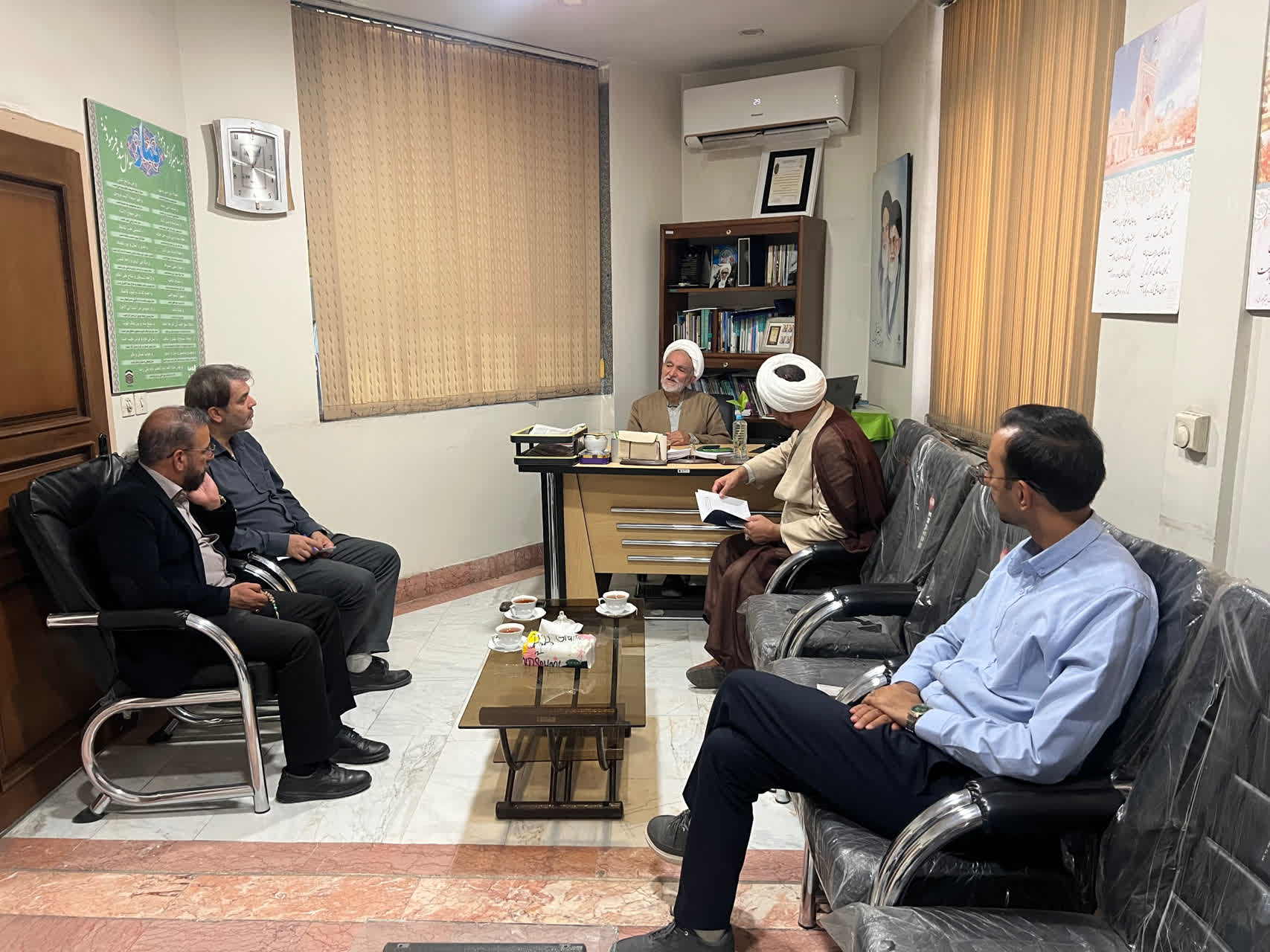 نشست مسئولان برگزار کننده اجلاس نماز سپاه امام رضا(ع) با مدیر ستاد اقامه نماز استان