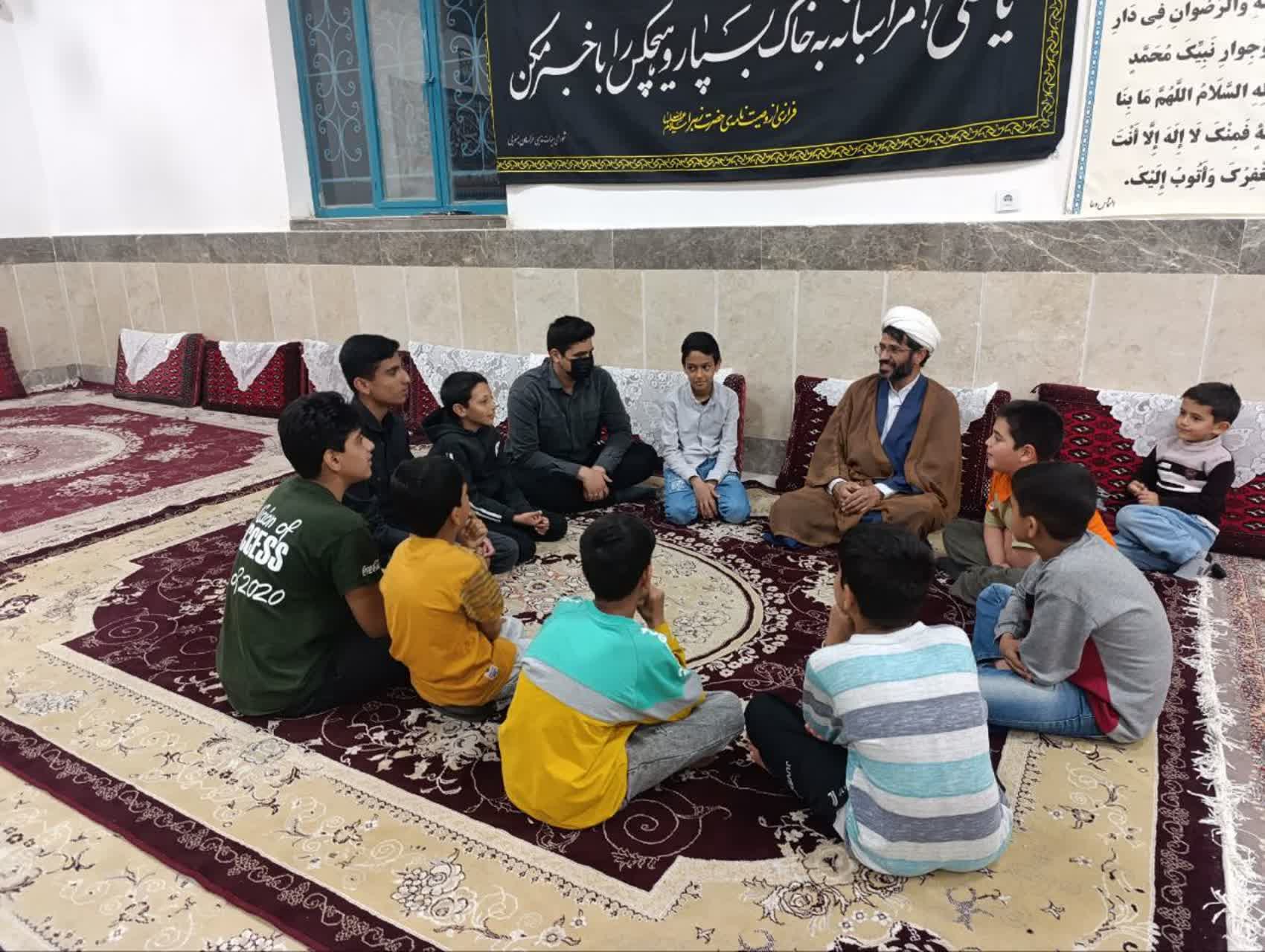 گفتمان نماز شناسی ویژه دانش آموزان روستای حسین آباد سادات بیرجند برگزار شد