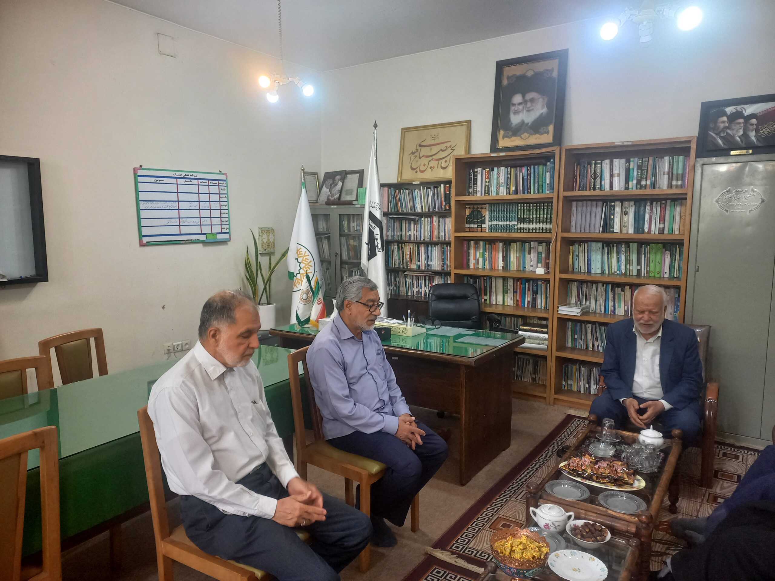راهکارهای تقویت برنامههای پیرامون نماز در شهرستان اهواز بررسی شد