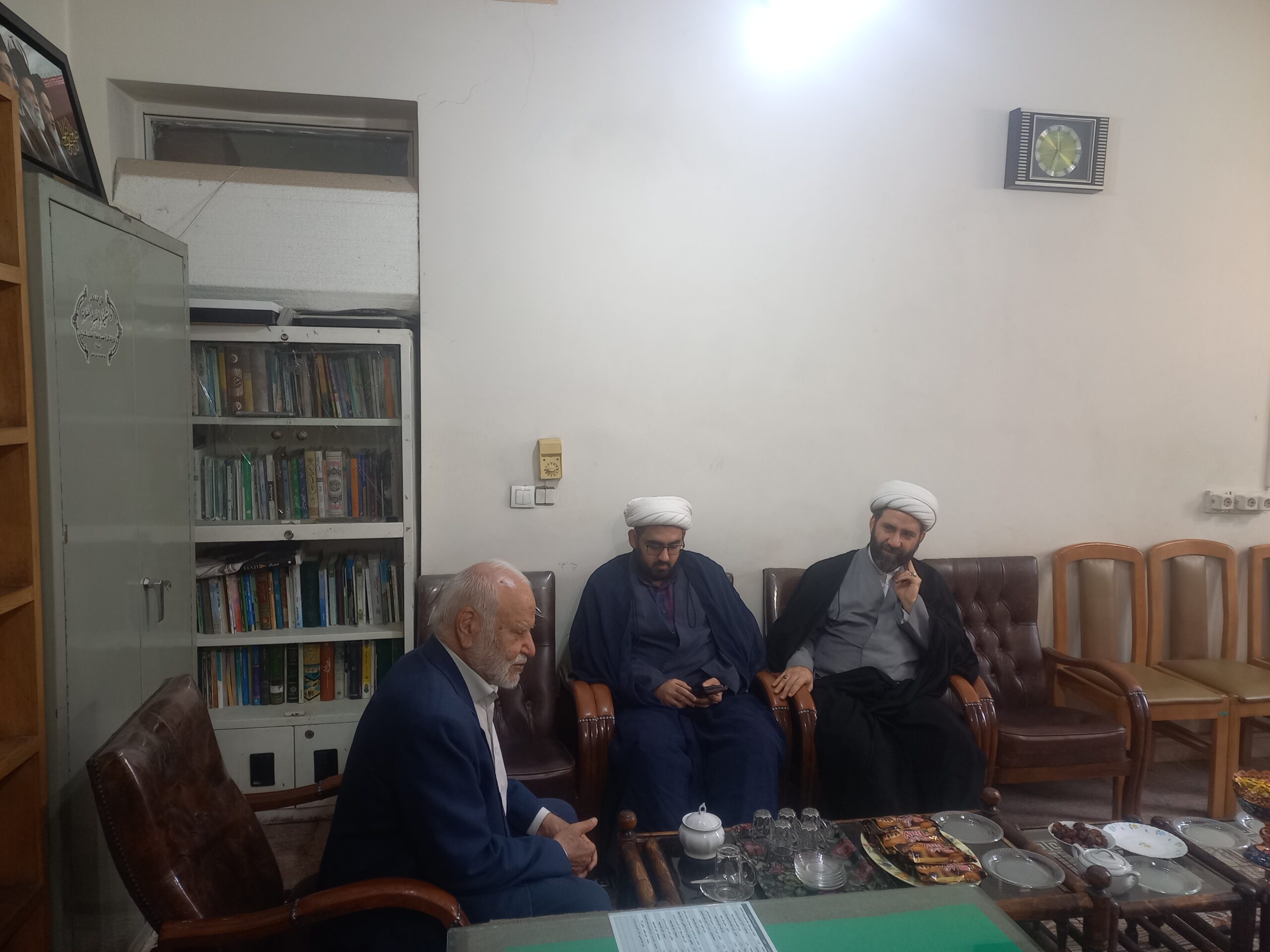 راهکارهای تقویت برنامههای پیرامون نماز در شهرستان اهواز بررسی شد